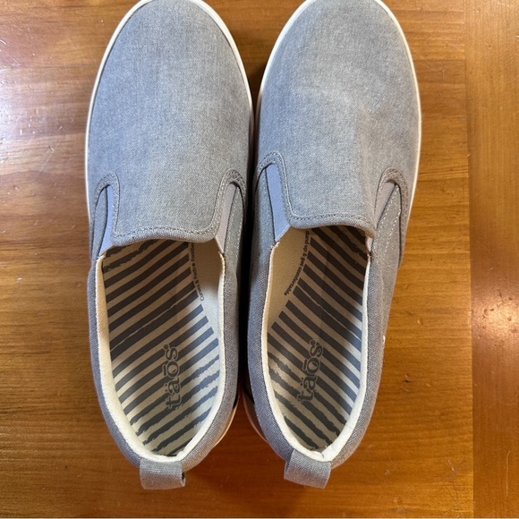 Taos Gray Slip-On Dandy Sneakers - Size 8.5 - Picture 6 of 8